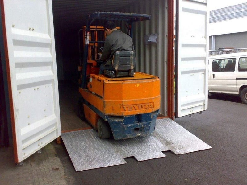 Container Ramp full-size (2080mm wide x 1250mm deep x 160mm high) - in Wellsford Carousel 3
