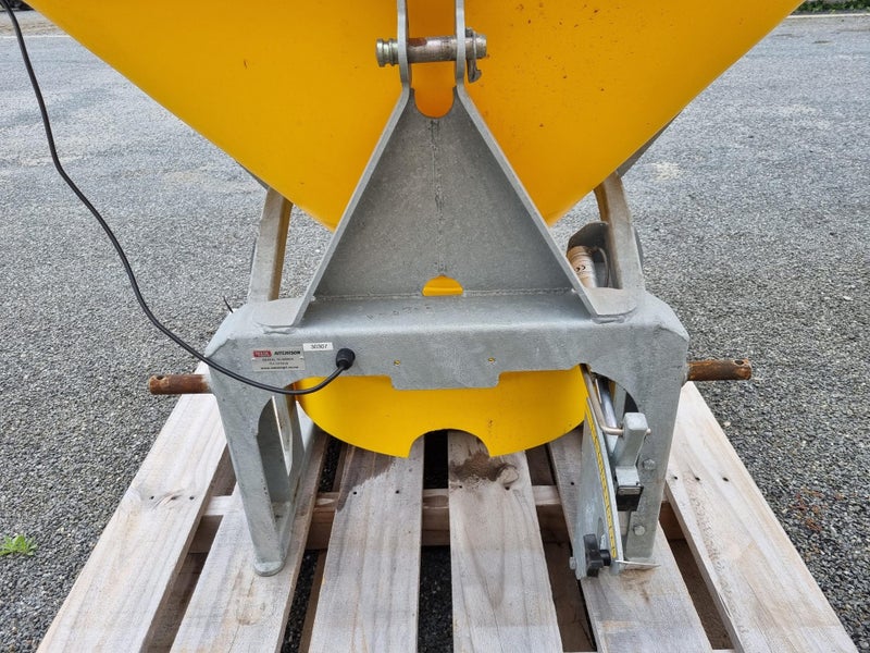 2022 Agrispred 660 litre 3PTL SPREADER - ELECTRIC Carousel 4