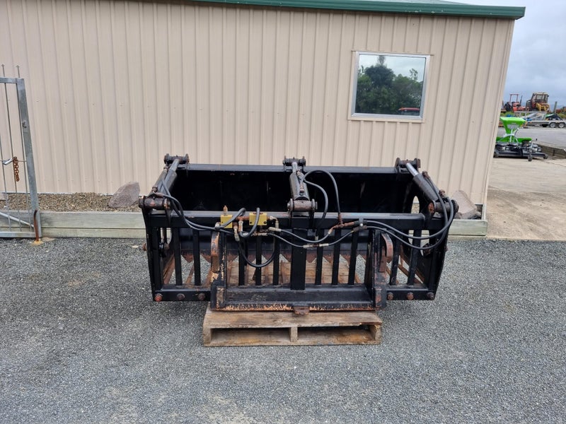 Rata Shear Grab Carousel 1