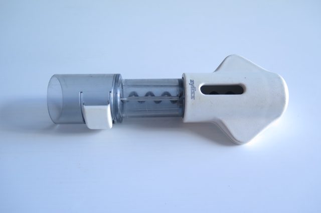 Retro Kartell styles Zyliss white plastic corkscrew - great 80s design!! Carousel 9