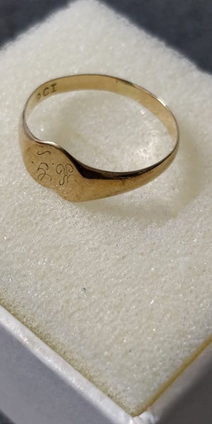 Hallmarked 9ct gold Signet ring, size O, 1.3g Carousel 1
