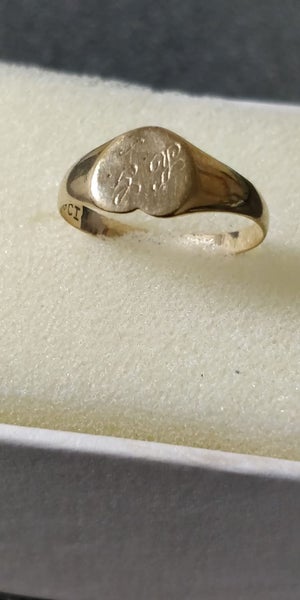 Hallmarked 9ct gold Signet ring, size O, 1.3g Carousel 2