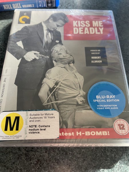 Kiss Me Deadly (The Criterion Collection) [Blu-ray] Carousel 1