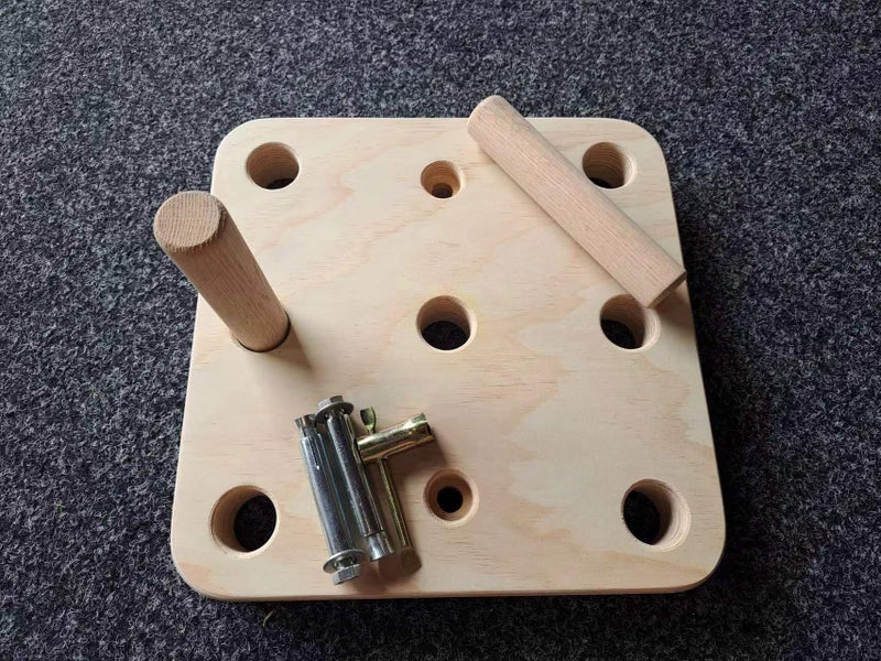 Rock Climbing Peg Board / Hangboard - 7 holes - Bouldering training Carousel 2