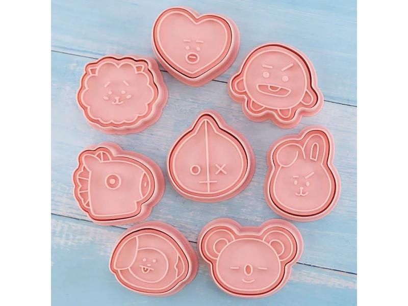 8Pcs/set Plastic 3D Cartoon Cookie Cutters Mold Carousel 1