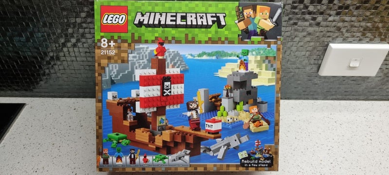 LEGO Minecraft Pirate Ship Adventure set Carousel 1