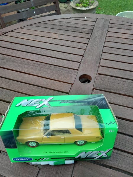 PONTIAC GTO 19651/24 DIECAST Carousel 2