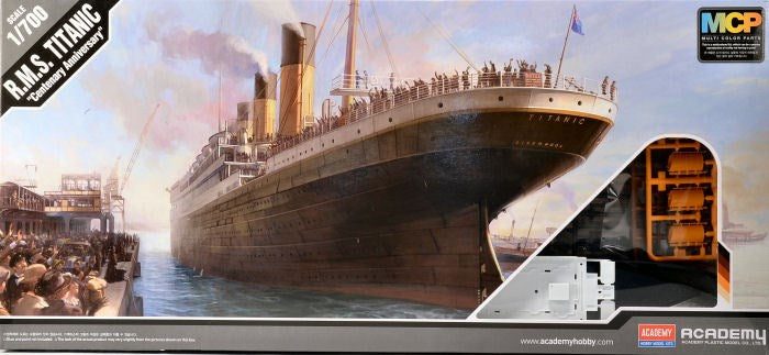 Academy 14214 1/700 R.M.S TITANIC "CENTENARY" Carousel 1