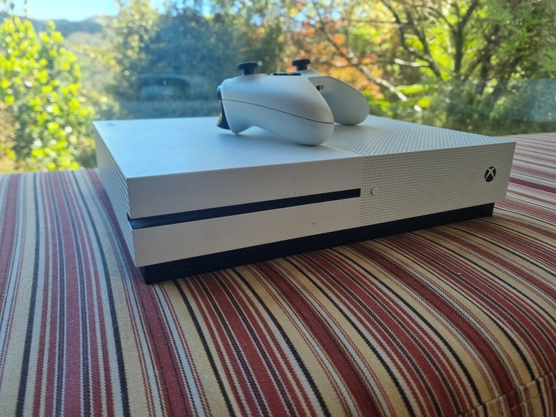 Xbox One S Console + Controller Carousel 2