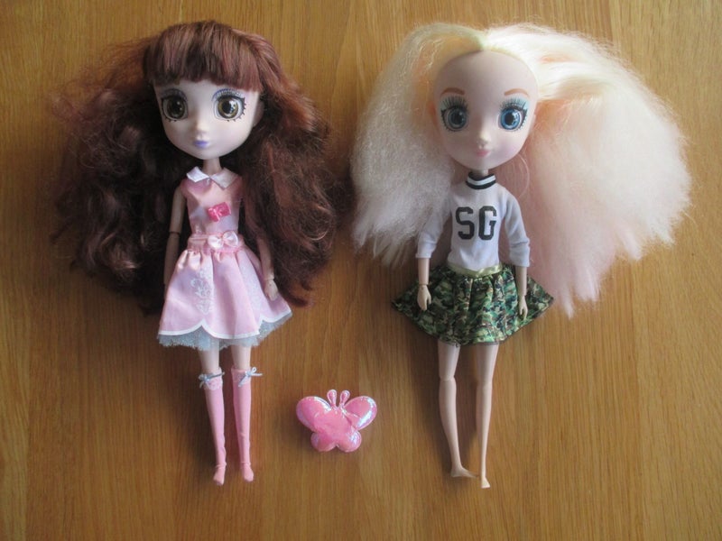 2 Shibajuku Girls dolls - Miki & Namika Carousel 1
