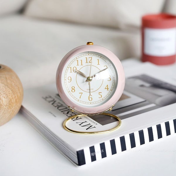 Vintage Non-Ticking Desk Clock - Silent & Battery-Powered Carousel 12