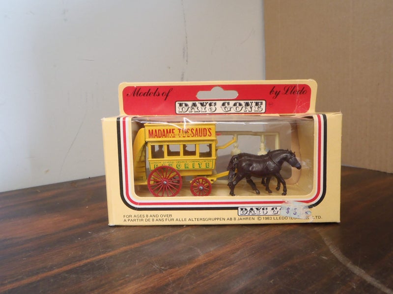 Lledo Diecast Model "Days Gone" Horsedrawn Bus "Madame Tussauds" DG 4 Carousel 2