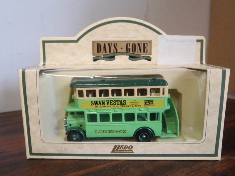 Lledo Days Gone #15 1987 Double Decker Bus 'Southdown' Carousel 2