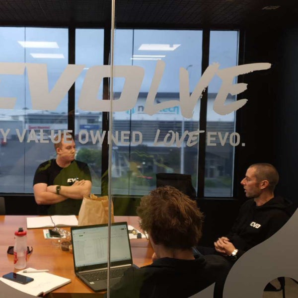 Evo Cycles Carousel 1