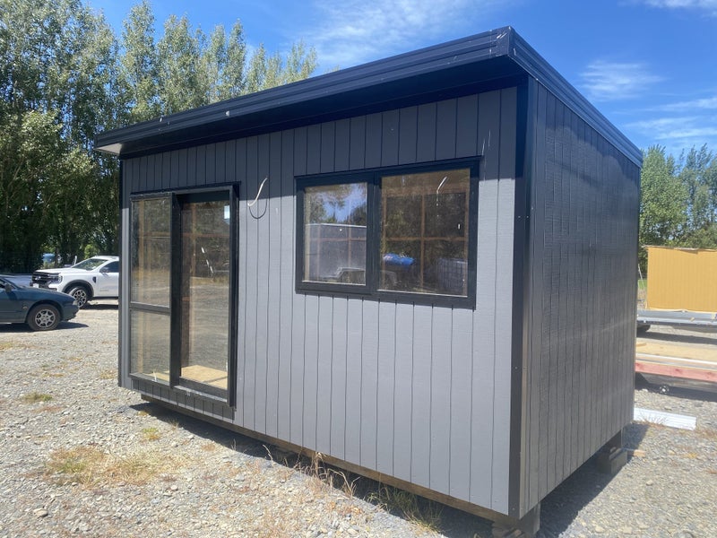 Ace Portable 4.800 x 2.700 Sleepout / Office Carousel 1