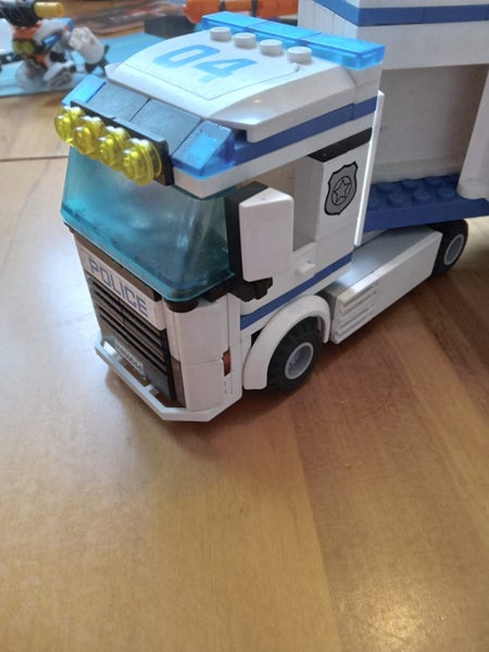 Lego city police comes truck 60044 Carousel 2