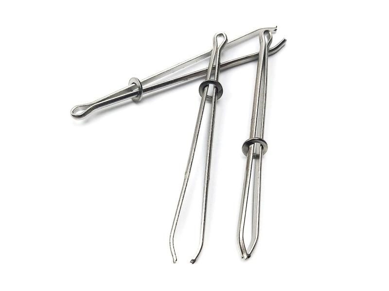 2pcs Garment Clips Sewing DIY Tools Elastic Band Threading Tape Punch Cross Carousel 1