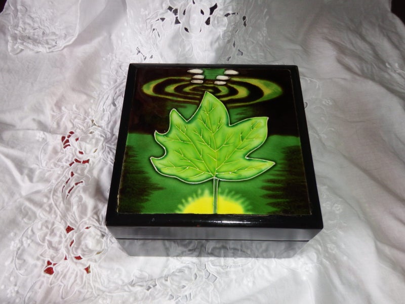 Wooden Jewellery Box with Tile Ceramic Lid Carousel 1