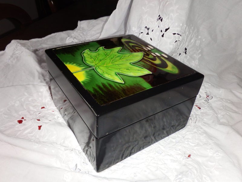 Wooden Jewellery Box with Tile Ceramic Lid Carousel 5