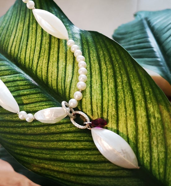 Unique designed pearl and mother of pearl necklace Carousel 2