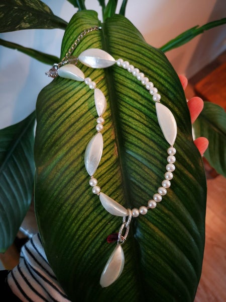 Unique designed pearl and mother of pearl necklace Carousel 1