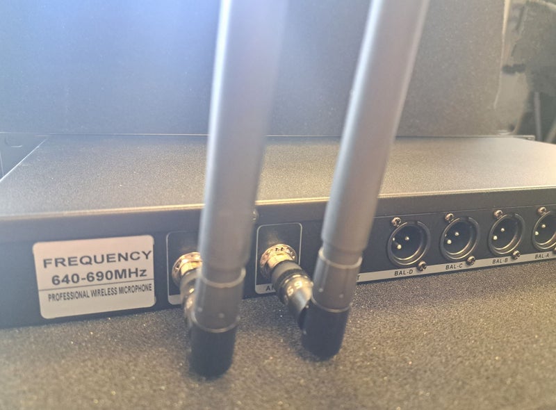 FULINDA /KP-640 UHF Four Channel Wireless 2 x Handhold /2 x Lapel Mic (MC27-2)62863235035395112
