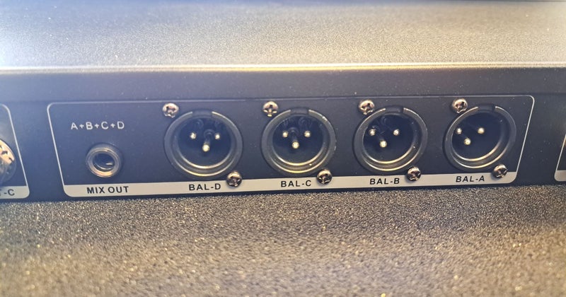 FULINDA /KP-640 UHF Four Channel Wireless 2 x Handhold /2 x Lapel Mic (MC27-2)62863235035395111