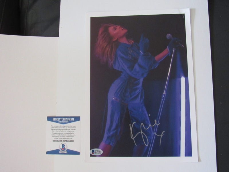 Kylie Minogue "Spinning Around/ Pop Princess" signed Photo + Authentication Carousel 1