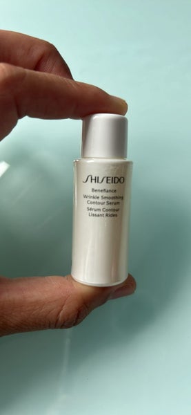 Shiseido benefiance wrinkle smoothing serum Carousel 1