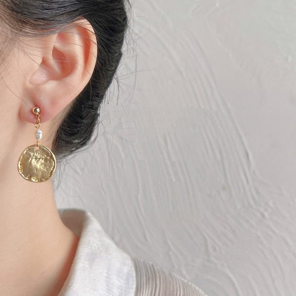 Gold Plated Handmade Freshwater Pearl Earrings Vintage Style Carousel 2