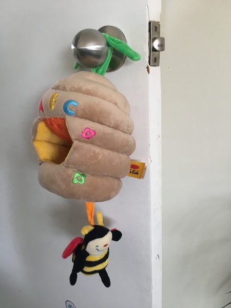 Melissa & Doug Musical Pull Beehive-Crinkling Soft-to-Touch Crib Toy-BRAND NEW Carousel 17