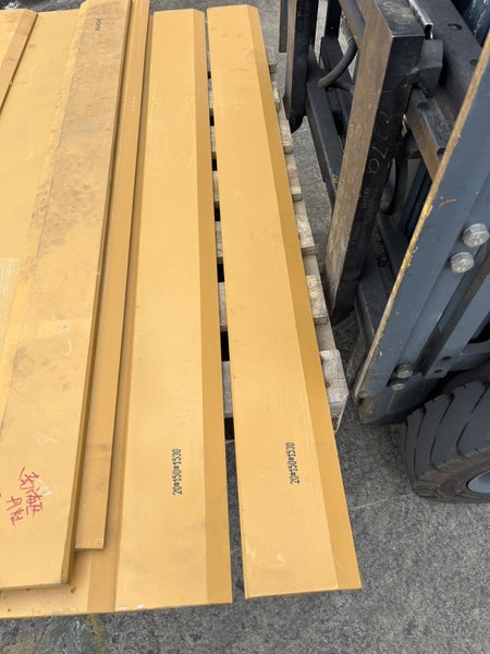 Cutting edge blade for digger bucket for 8 Ton digger or similar Carousel 2