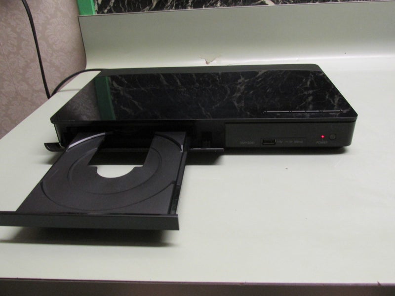 Panasonic ( 2014) DMP-BD81 Blu-ray Player with remote Control Carousel 1