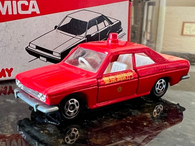 Tomica Nissan New Bluebird SSS C 1/60 Tokyo Fire Emergency Carousel 1