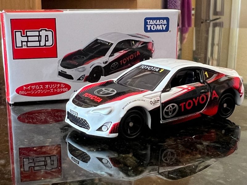 Tomica 2016 Toyota 86 1/60 Carousel 1