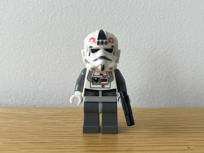 Lego Star Wars Imperial AT-AT Driver Minifigure Carousel 1