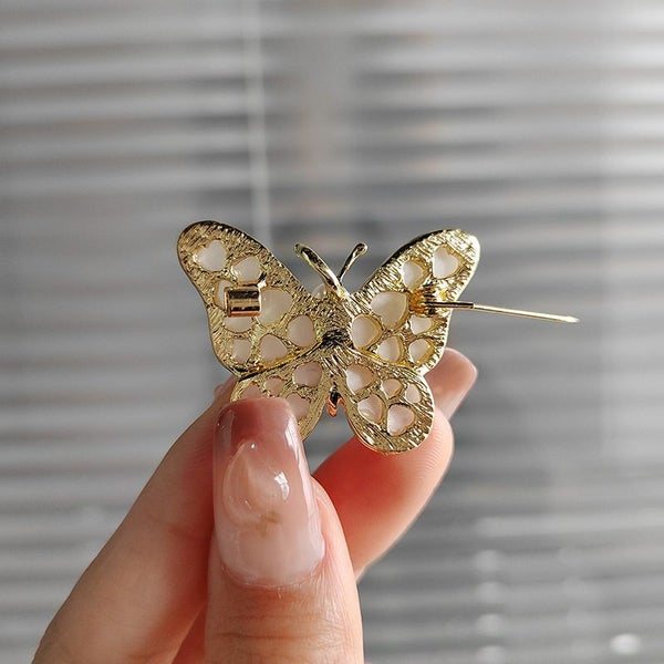 NEW Natural Fritillary Butterfly Pearl Brooch Gold Elegant Bridal Pins Carousel 2