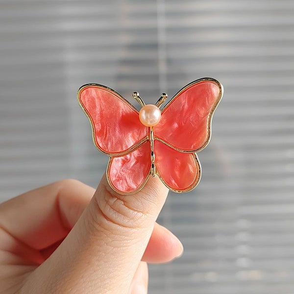 NEW Natural Fritillary Butterfly Pearl Brooch Gold Elegant Bridal Pins Carousel 1