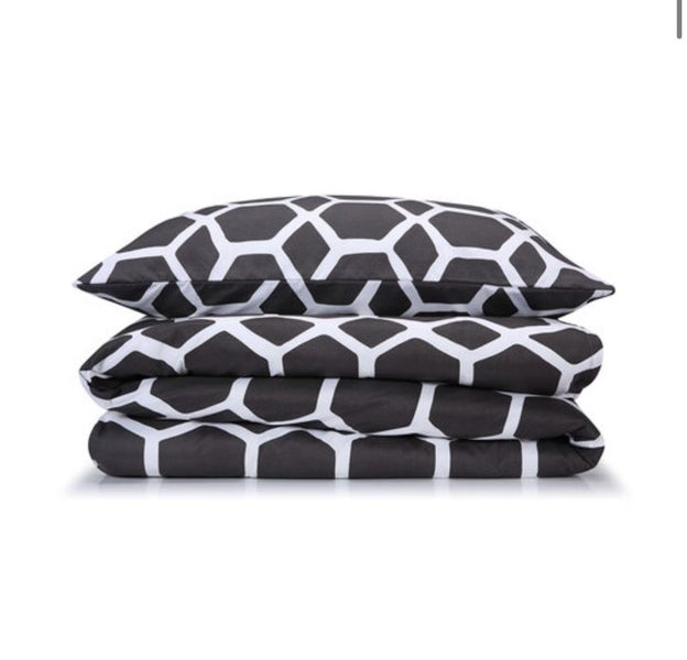 QUEEN - Duvet Cover Set; Brand New Carousel 1