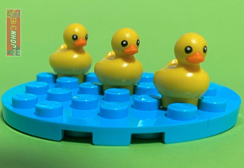 3 ADORABLE TINY LEGO DUCKLINGS / RUBBER DUCKYS IN THEIR POND - TOO CUTE!! Carousel 2