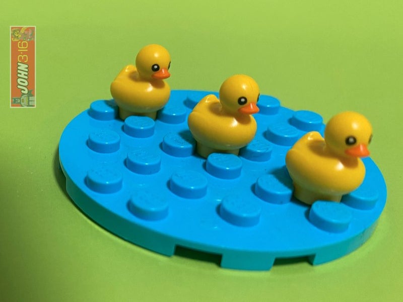 3 ADORABLE TINY LEGO DUCKLINGS / RUBBER DUCKYS IN THEIR POND - TOO CUTE!! Carousel 3