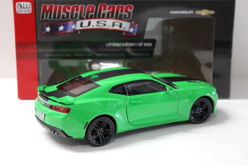 1/18 2017 Chevy Camaro SS Green Carousel 1