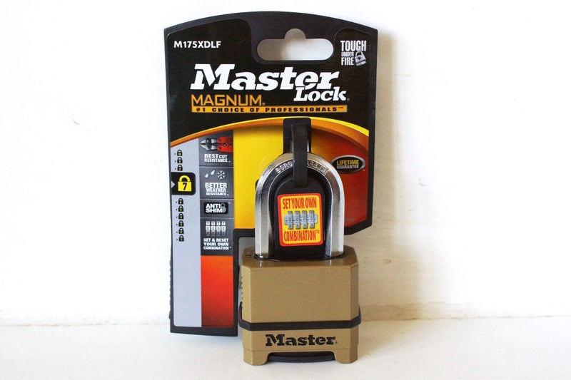MasterLock Magnum Combination Padlock. 38mm. Boron-Carbide Shackle Carousel 2