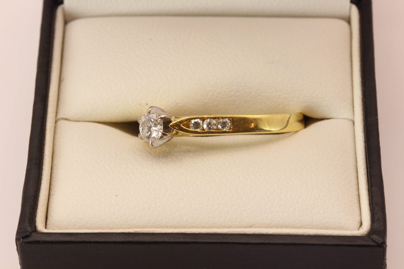 Natural 0.35CT 18ct Solitaire Diamond ring Carousel 2