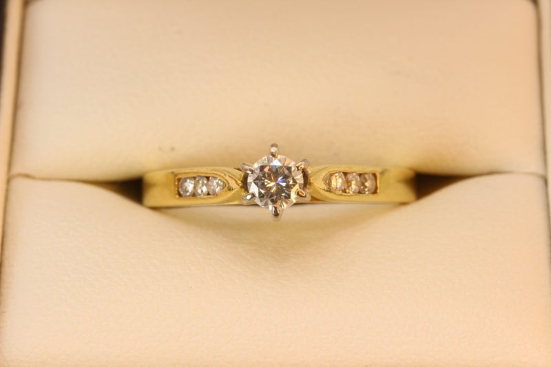 Natural 0.35CT 18ct Solitaire Diamond ring Carousel 10