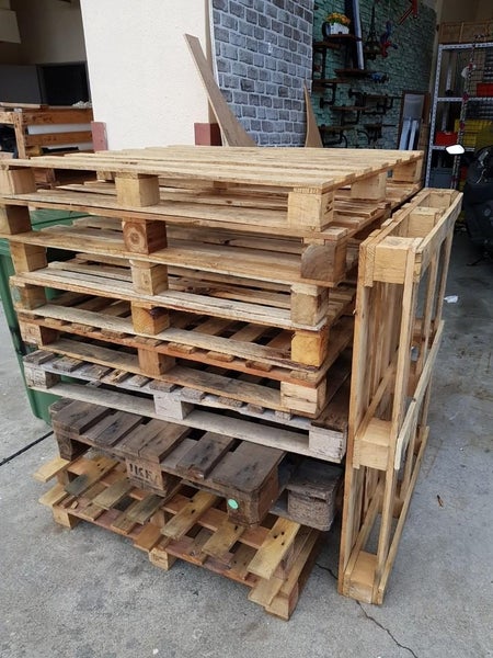Free Wooden Pallets! Carousel 1