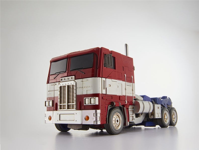Magnificent Mecha MM-01 Optimus Prime 11.81" Ver 2.0 Carousel 2