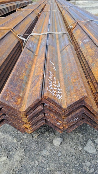 EQUAL ANGLE 75mm x 75mm x 10mm, 9000mm L Carousel 1