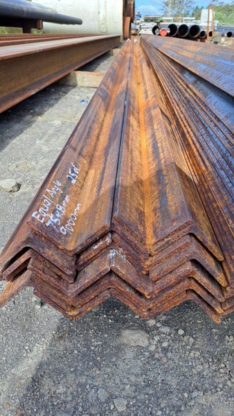 EQUAL ANGLE 75mm x 75mm x 8mm, 9000mm L Carousel 1