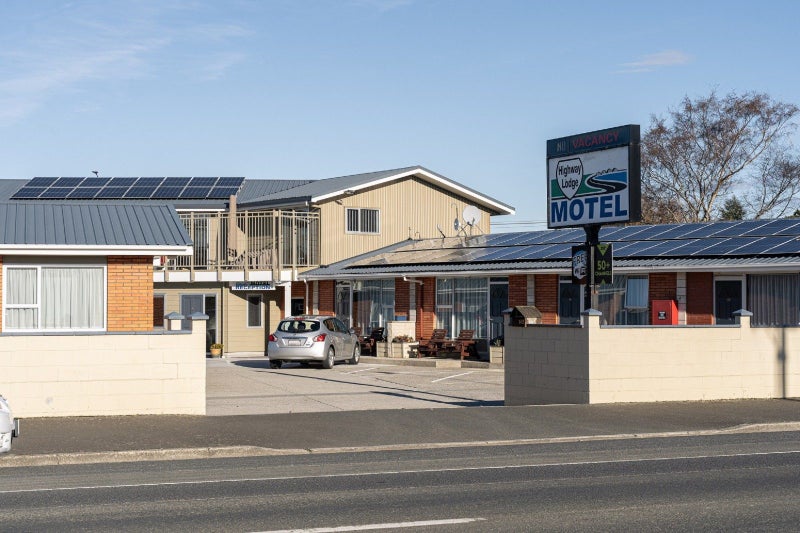 Gateway to the Catlins - Balclutha FHGC Motel Carousel 17